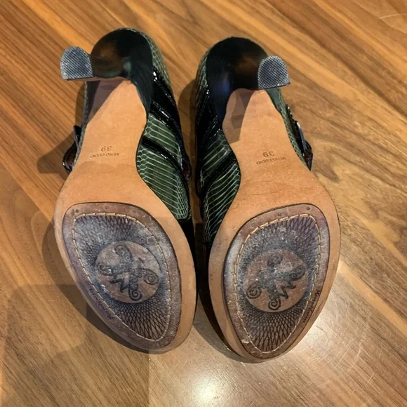 Modern Vintage shoe, Black patent and green snake, EUC, Sz 39, 4 in. heel, . - Picture 8 of 16